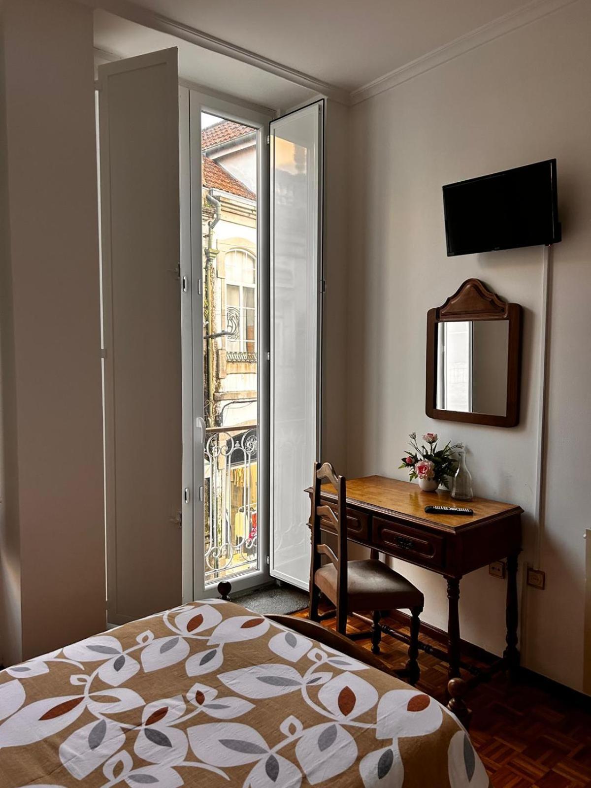 Bed and Breakfast Residencial Real - Antiga Rosas Vila Real Zewnętrze zdjęcie